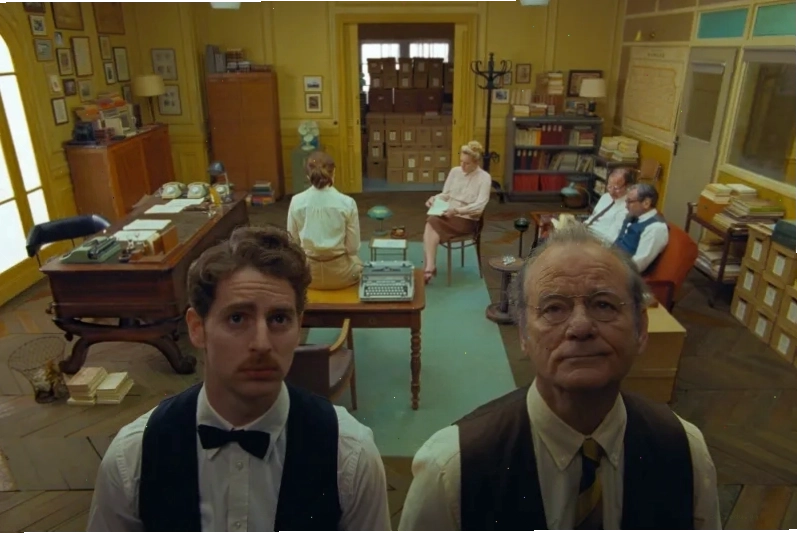 Pablo Pauly và Bill Murray trong phim The French Dispatch của Wes Anderson