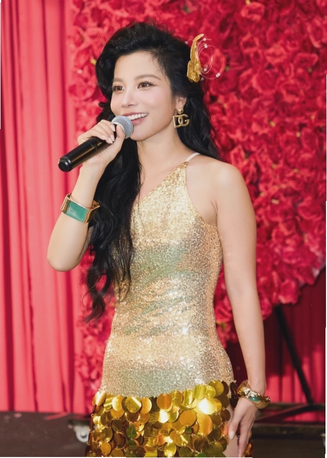 Phượng Vũ thay đổi ngoại hình và phong cách thời trang