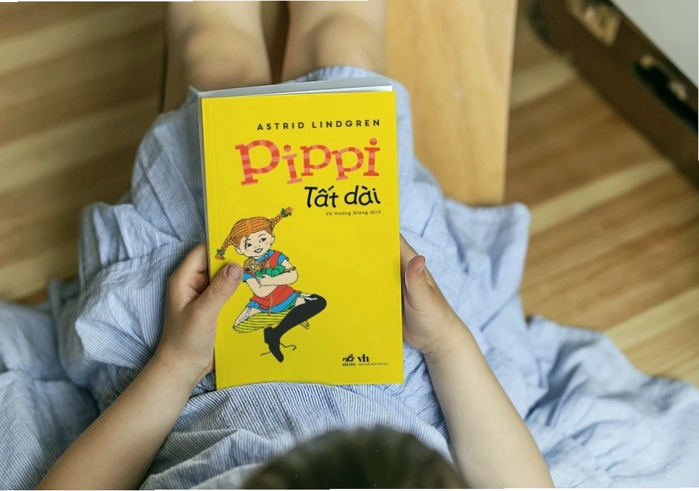Pippi Tất Dài - Hình ảnh cô bé tóc đỏ tinh nghịch cùng chú ngựa và khỉ