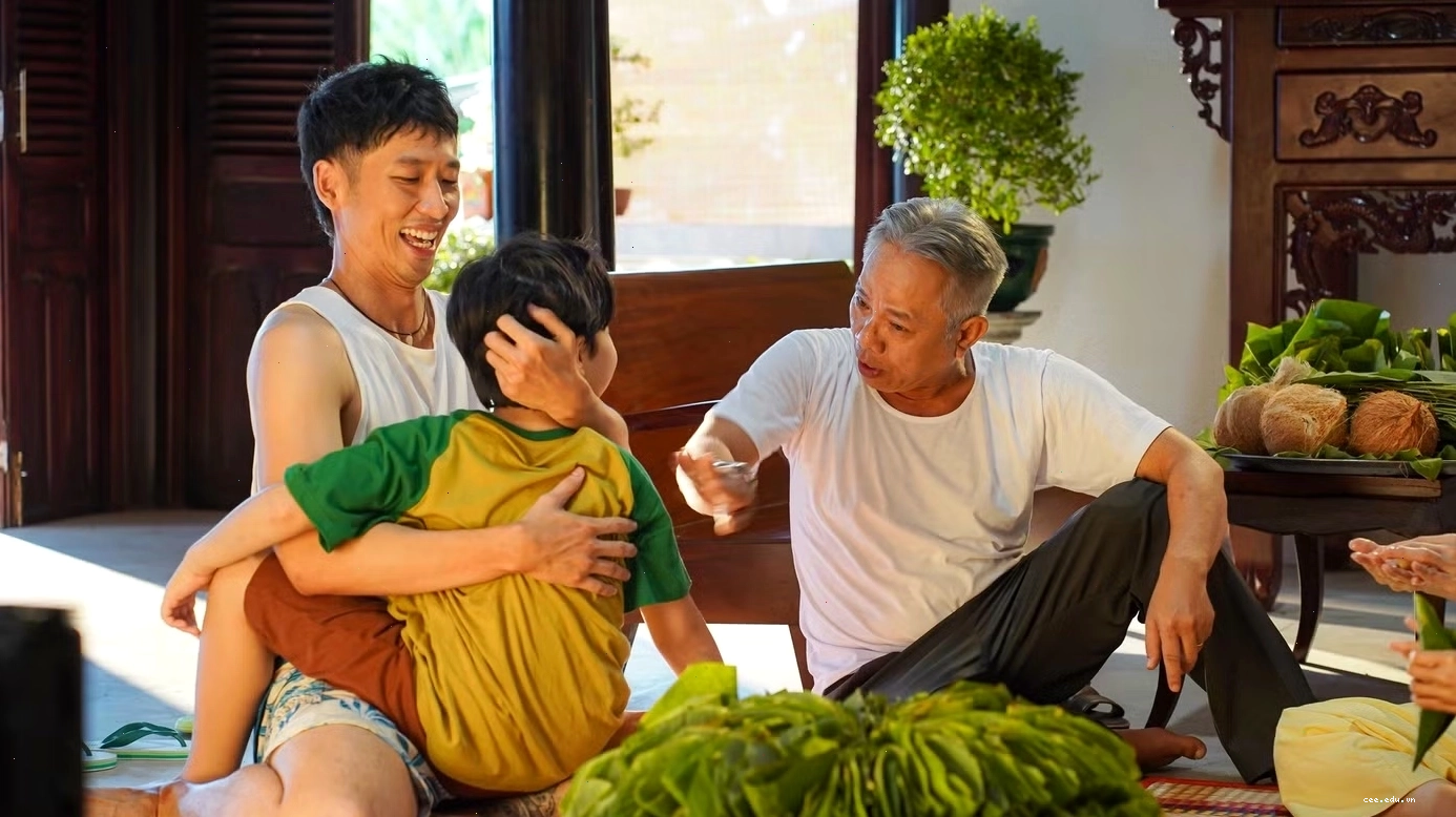 Quách Ngọc Ngoan và Phương Anh Đào trong buổi quảng bá phim Báu Vật Trời Cho