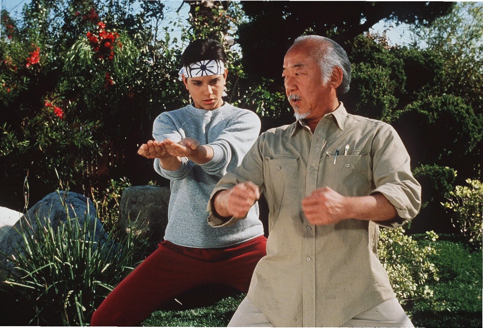 Ralph Macchio với phong thái tự tin, biểu tượng của The Karate Kid