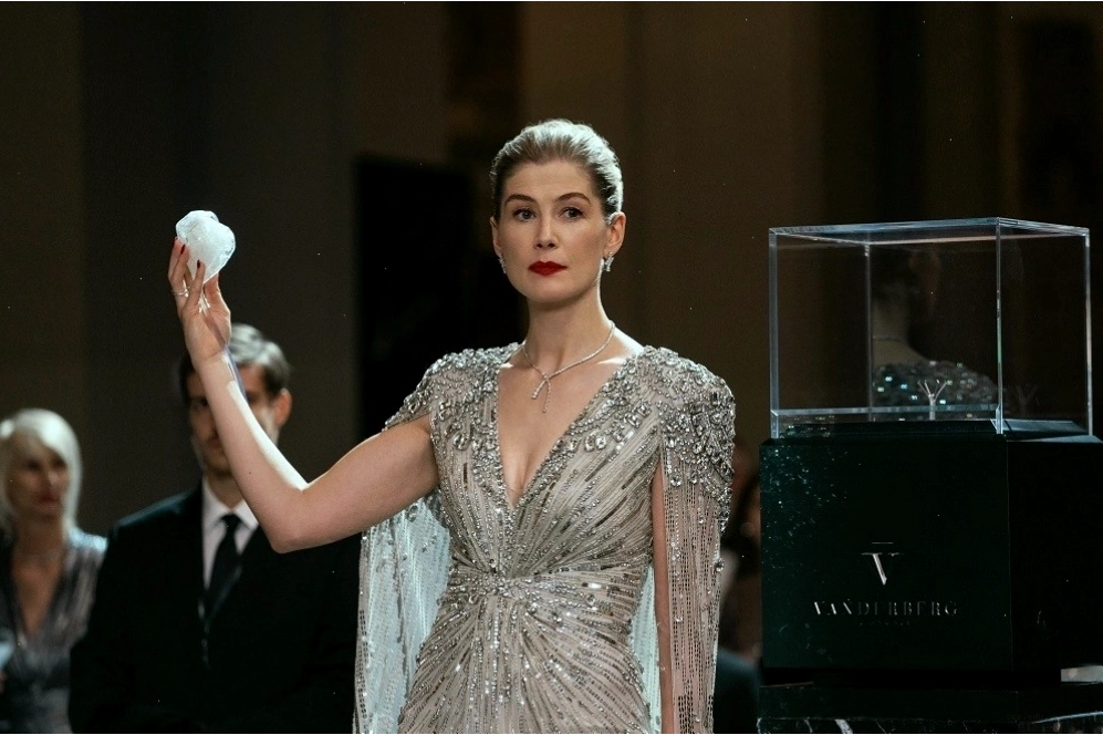 Rosamund Pike trong một phân cảnh của Now You See Me 3
