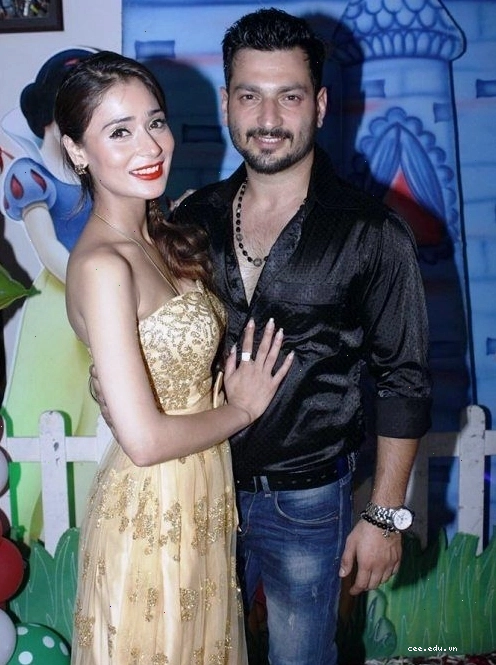Sara Khan và Rishabh Tandon