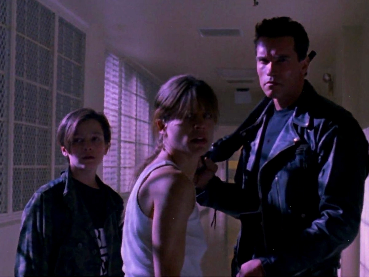 Sarah Connor và John Connor đối mặt với T-1000