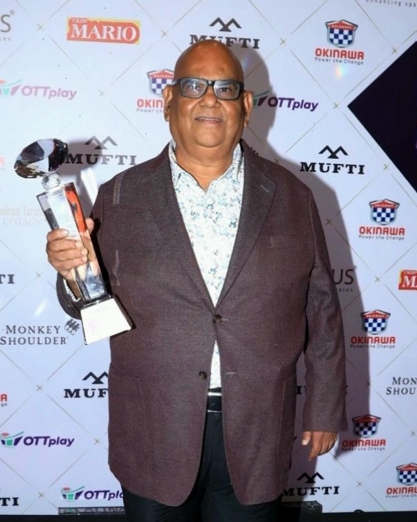 Satish Kaushik nhận giải OTTplay Award