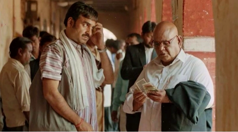Satish Kaushik trong bộ phim Kaagaz