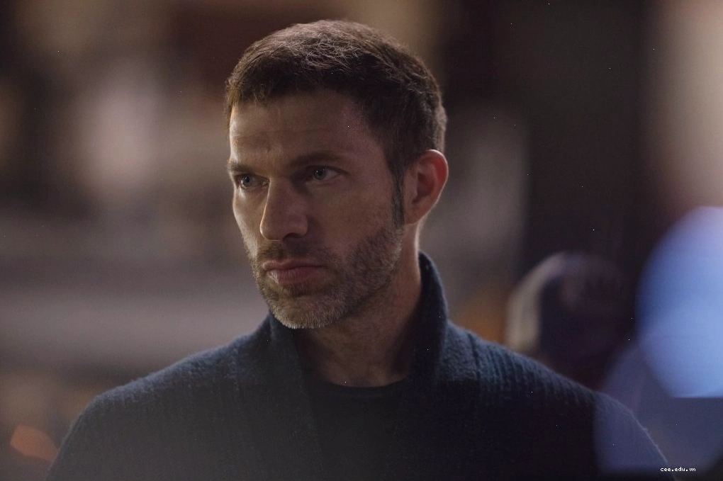 Travis Knight chỉ đạo diễn xuất cho diễn viên trên phim trường Bumblebee