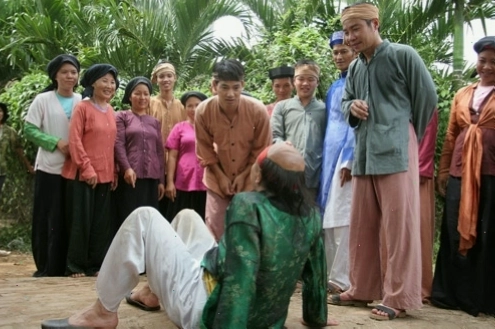 Tự Long và Xuân Bắc trong "Không hề biết giận"