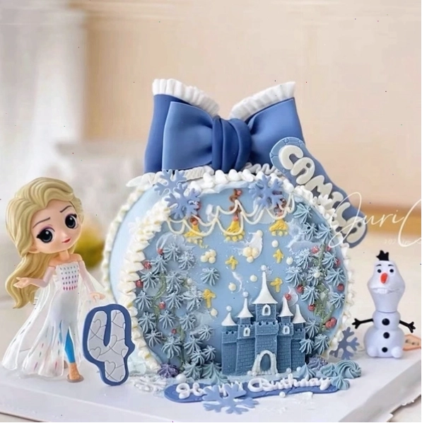 Tượng người tuyết Olaf màu trắng