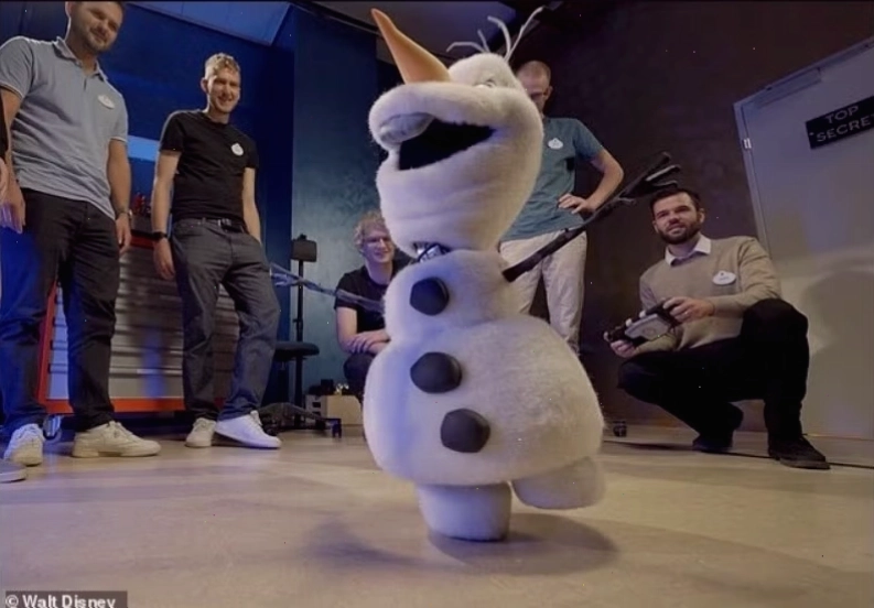 Tượng người tuyết Olaf