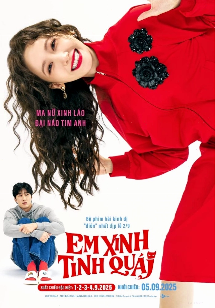 YoonA trong vai Sun-ji, cô gái xinh đẹp nhưng ẩn chứa bí mật quỷ dữ trong phim Em Xinh Tinh Quái